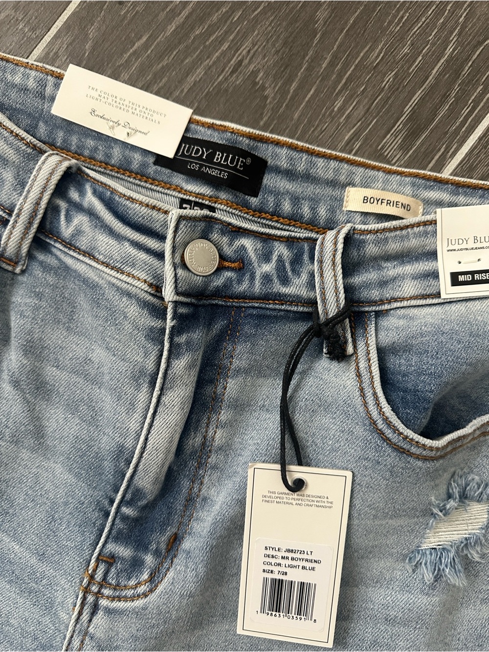 NWT Judy Blue Women's Mid-Rise Boyfriend Distressed Jeans 7/28 - Picture 3 of 4